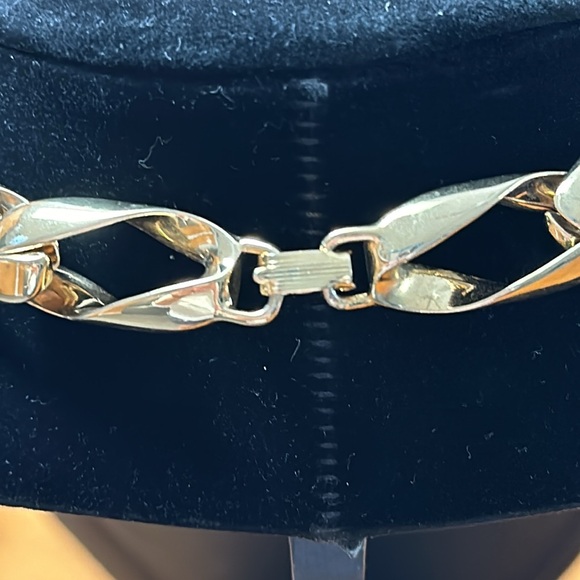 Gold tone Cuban Curb chain. Snap latch closure. 17”. Link is 5/8” - Picture 3 of 5